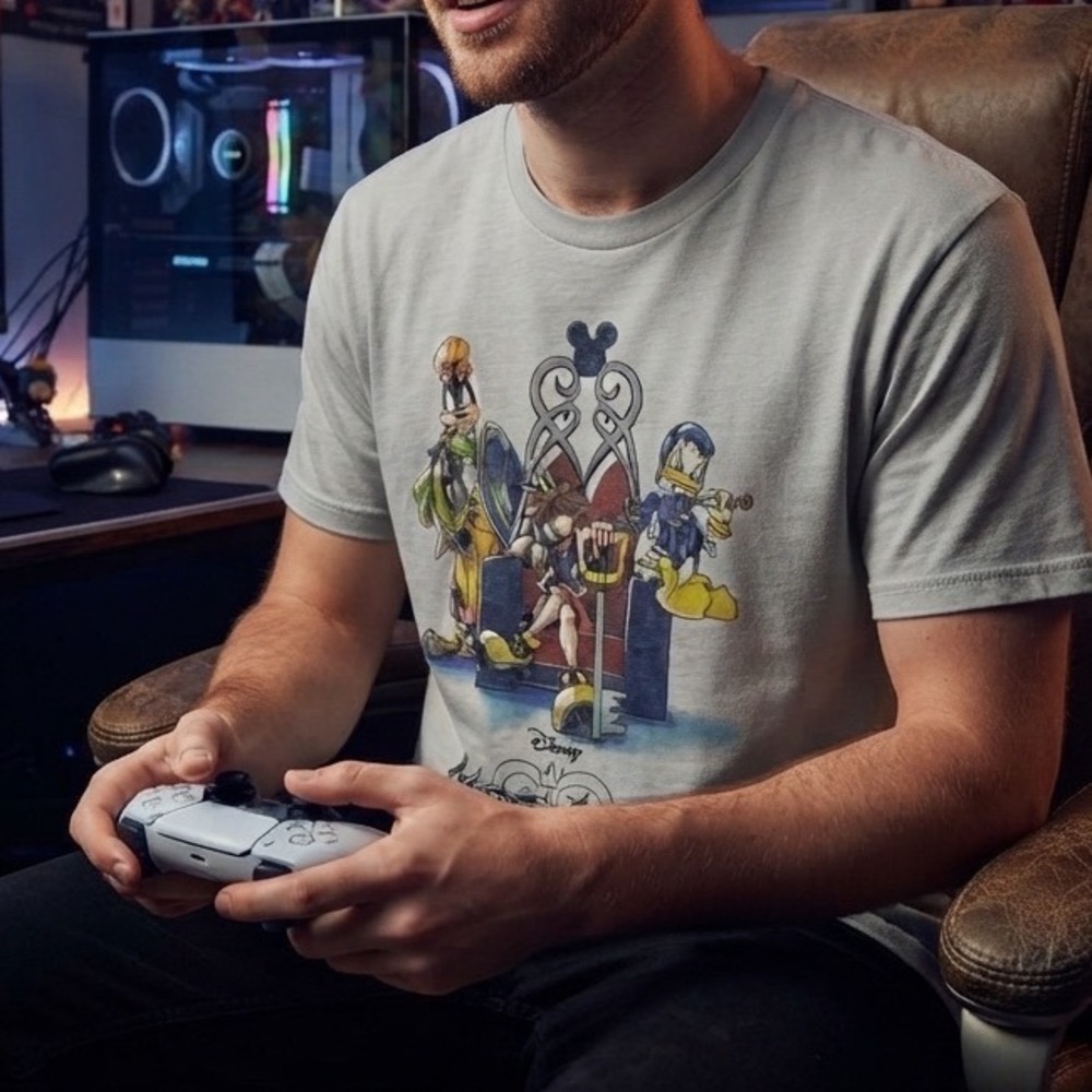 Disney Kingdom Hearts Sora Donald Goofy BoxLunch Graphic T-Shirt Gray M
